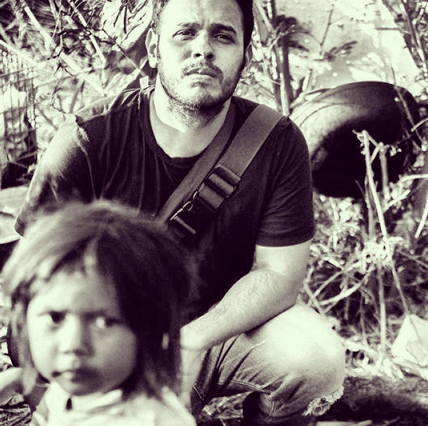  Esta es la foto que me hizo Cristian. Ayuden a difundir este reportaje gráfico, para que estas víctimas tengan una oportunidad de vivir sin miedo y con dignidad