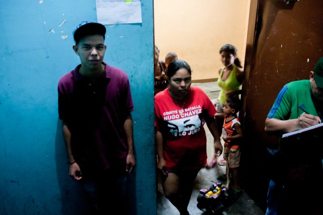 Prácticamente todos los habitantes de la Torre de David apoyan sin seguidores de Chávez