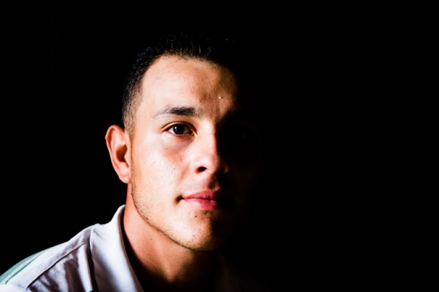 Roger trabaja y estudia, además vive desde hace 4 años en la Torre de David