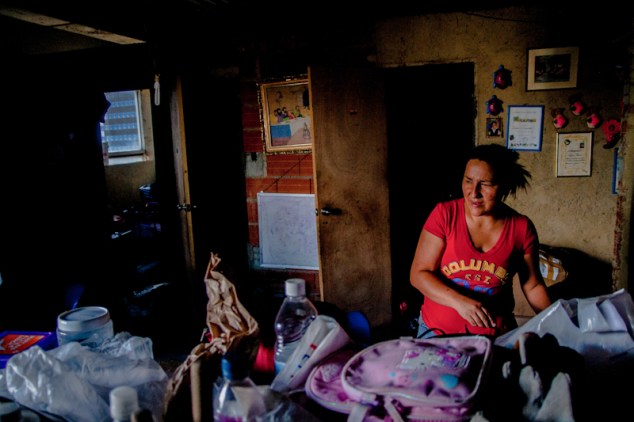 Nubia empaca sus enseres para mudarse ese mismo día, fue notificada del desalojo el día anterior